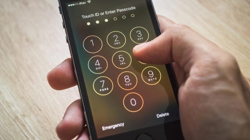 How to lock and unlock the iPhone screen?